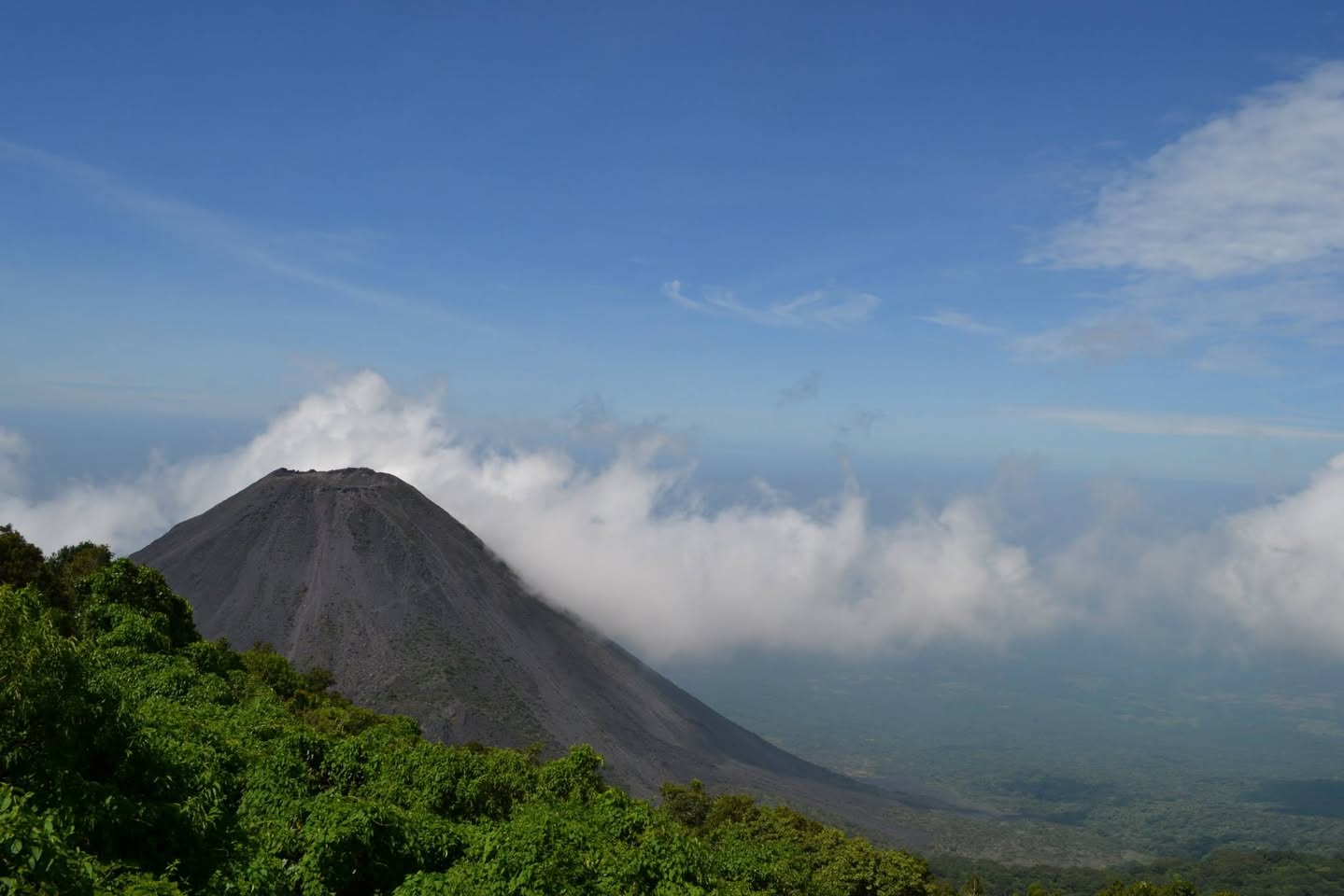 イサルコ火山