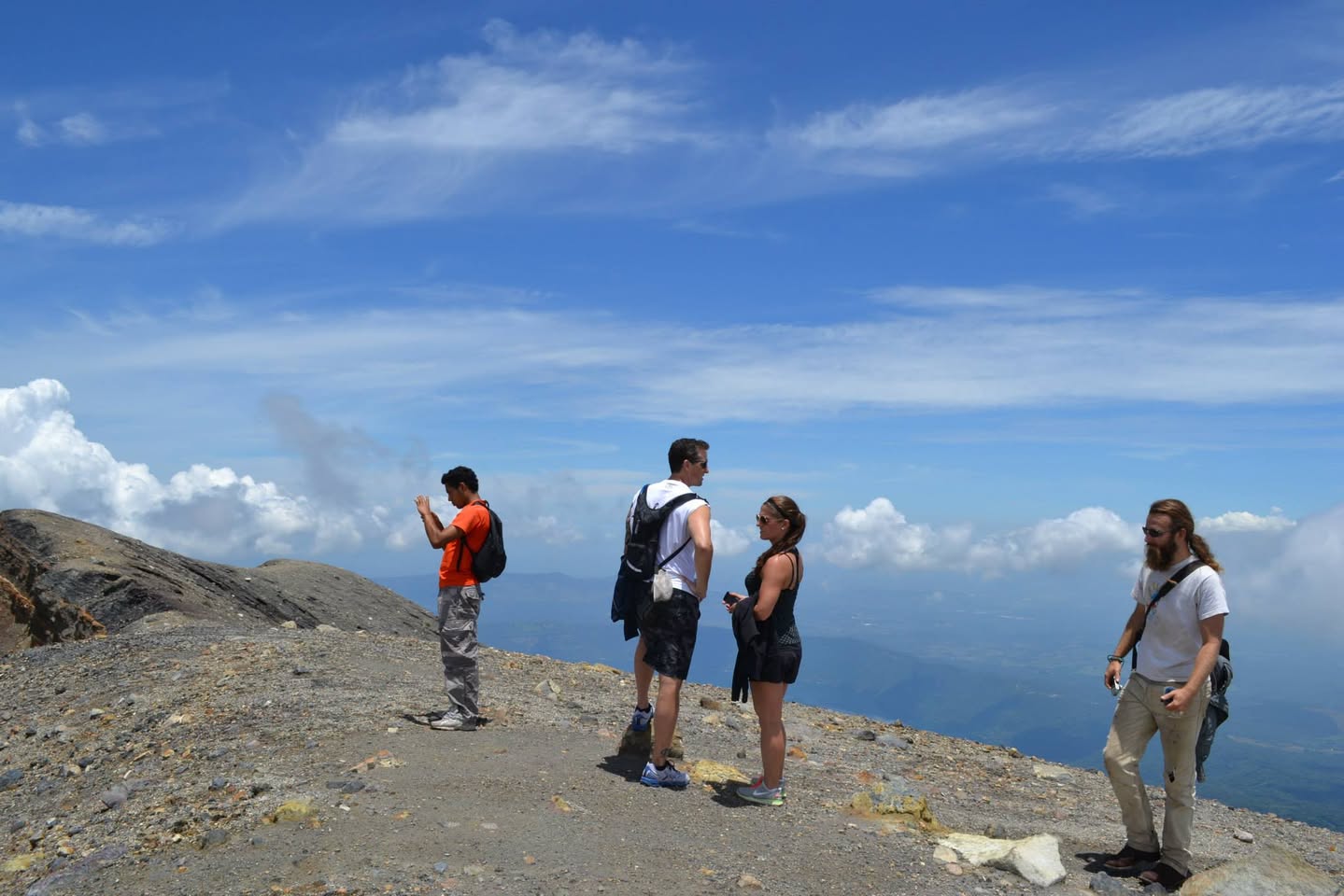 サンタ・アナ火山の山頂にて