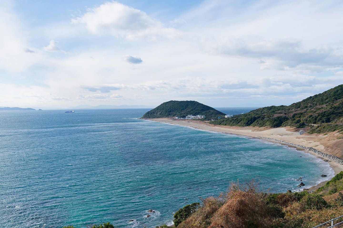 伊良湖岬の湾と砂浜