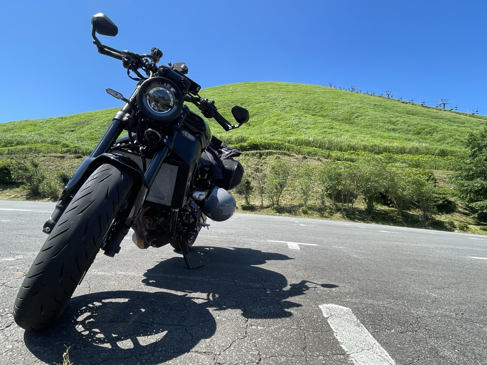 XSR900と大室山