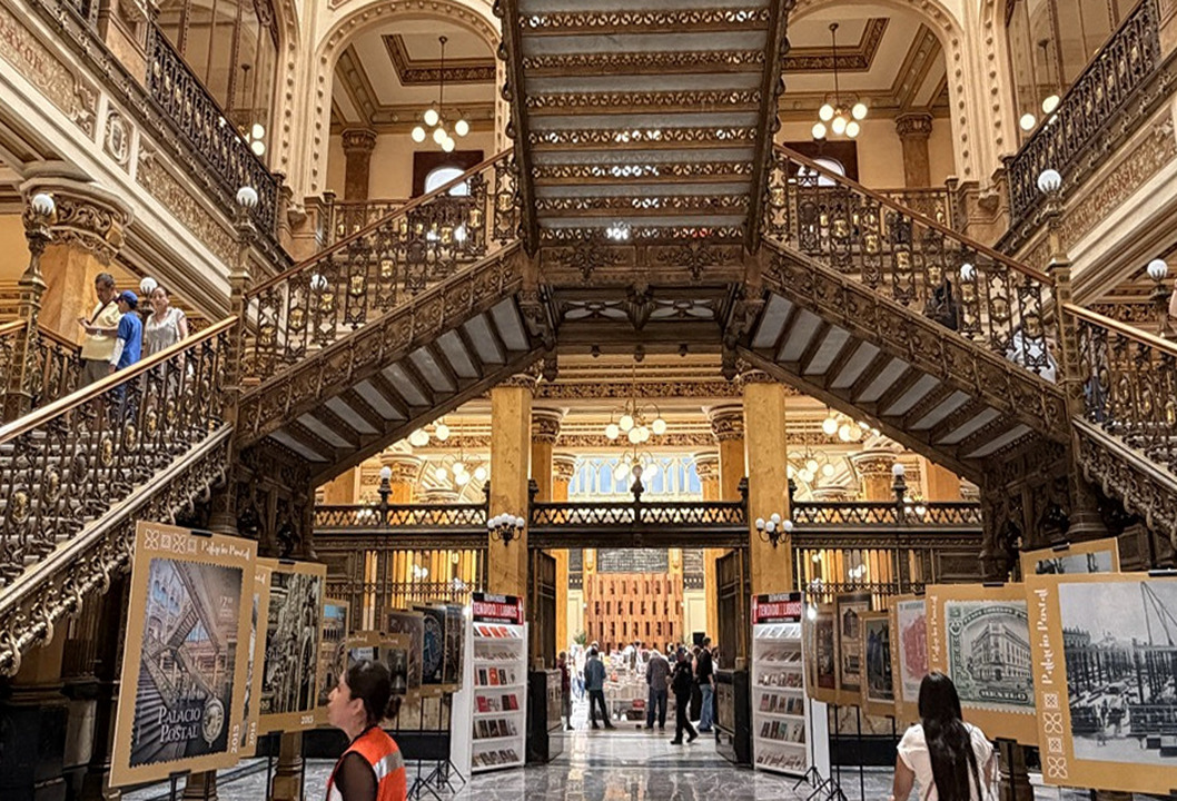 パラシオ・ポスタル内部（全景）