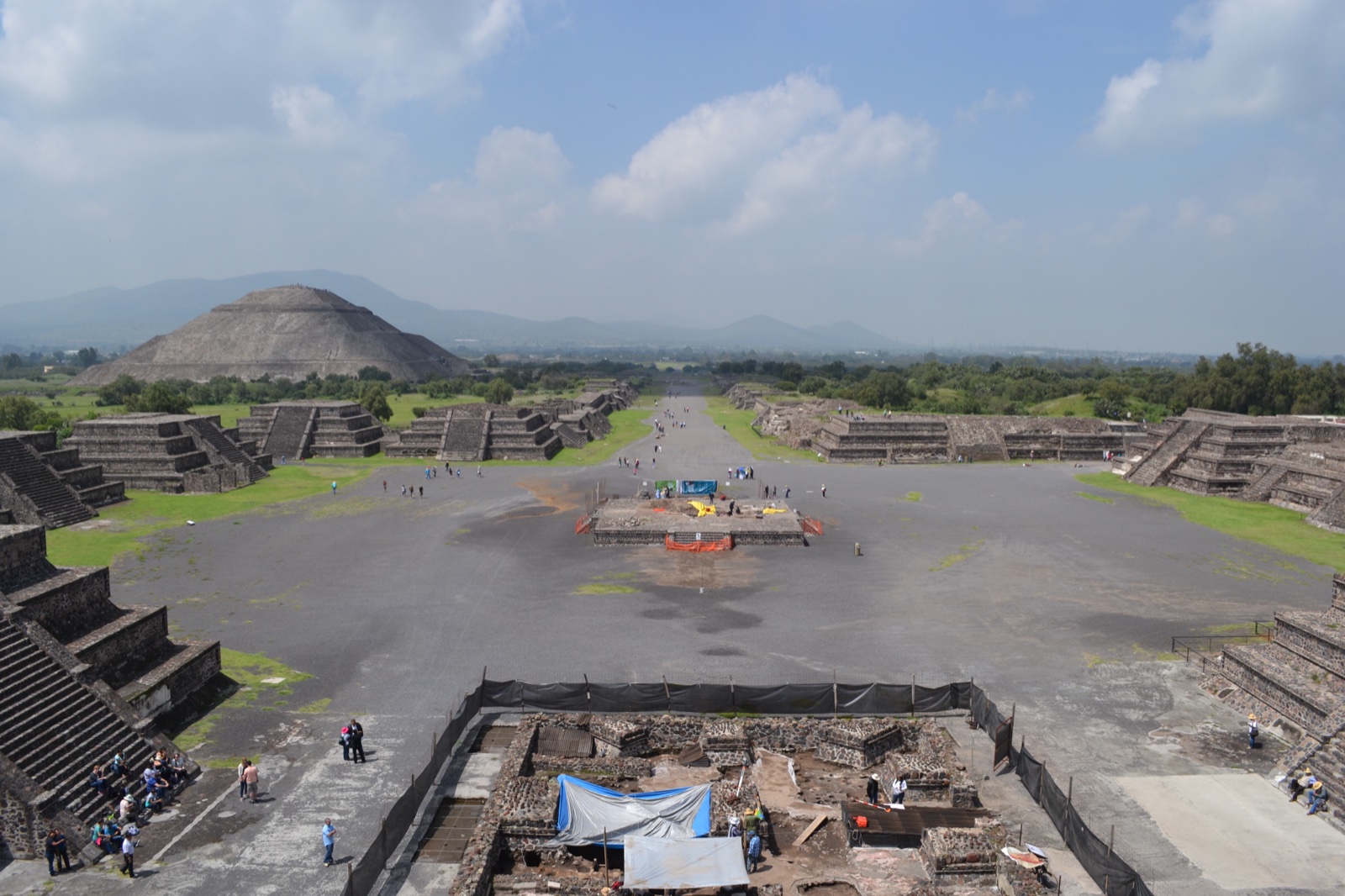 月のピラミッド第一基壇から南を望む