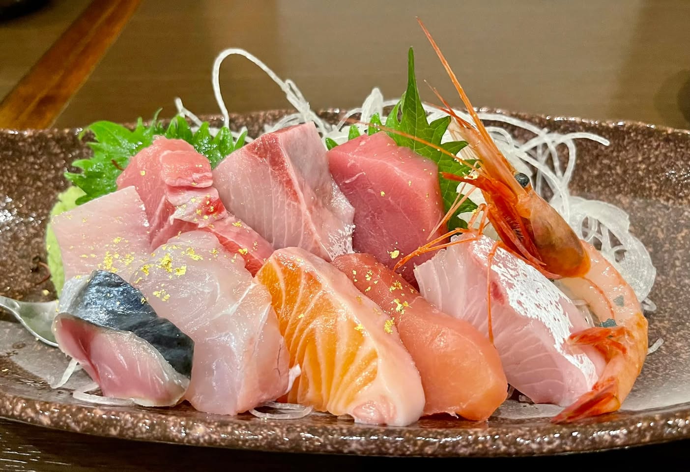 金箔がかかった能登の刺身