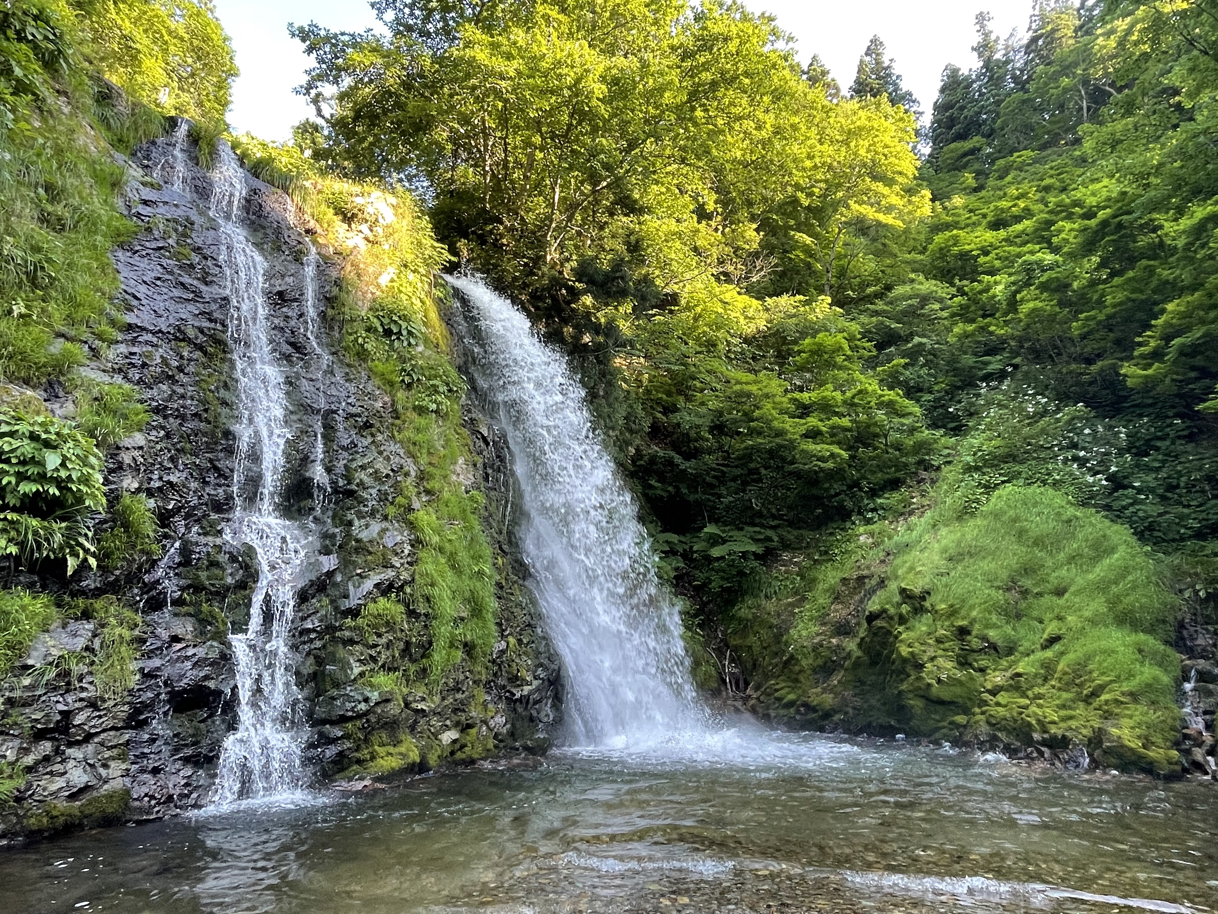 銀山温泉近くの滝